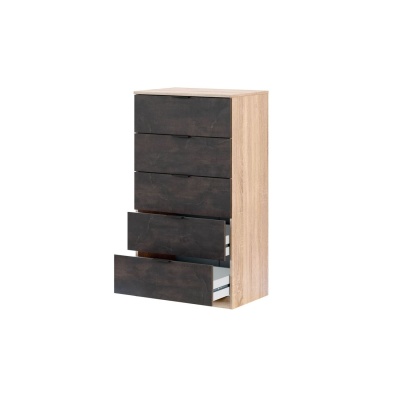Cómoda de madeira com cinco gavetas, estrutura clara e frentes escuras