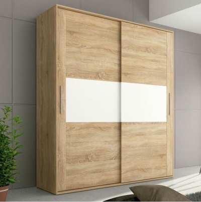 Roupeiro de madeira clara com duas portas de correr e painel branco central num ambiente interior