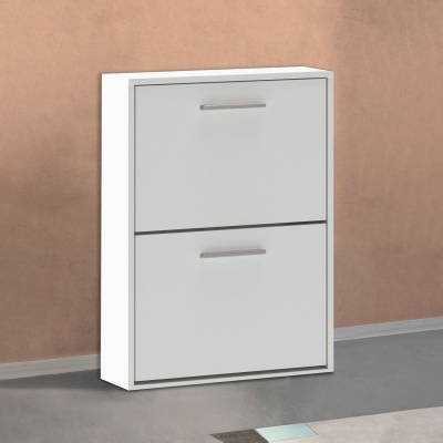 Movel de sapatos branco com duas portas e puxadores metálicos