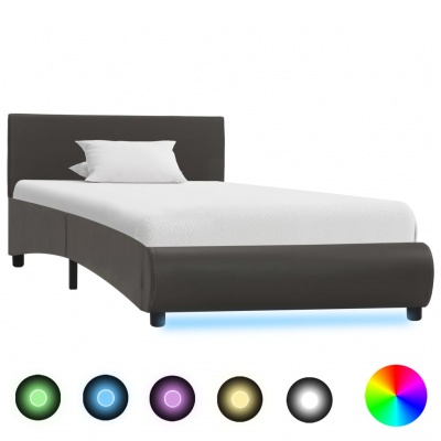 Cama individual castanho escuro com colchão branco e luzes LED coloridas