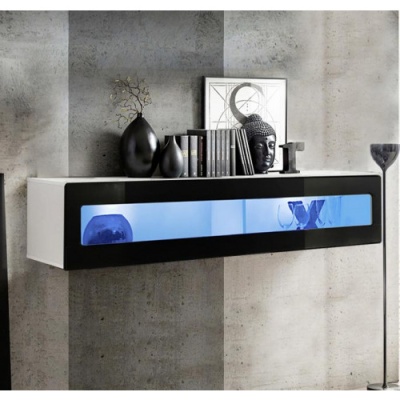 Móvel de parede preto e branco com vidro azul e decoração moderna contra parede cinza