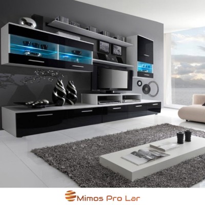 Sala moderna com móvel preto e cinza e iluminação azul, televisão e decoração