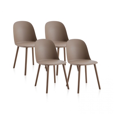 Conjunto de quatro cadeiras castanhas modernas em fundo branco