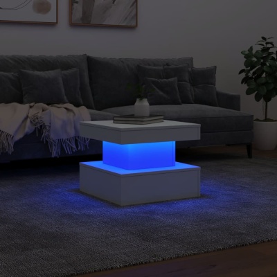 Mesa de centro quadrada branca com iluminação azul no salão com sofá cinza e tapete cinza