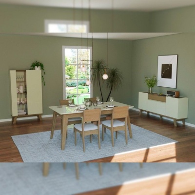 Sala de jantar com mesa de madeira clara, quatro cadeiras bege, armário e aparador em madeira clara com portas brancas
