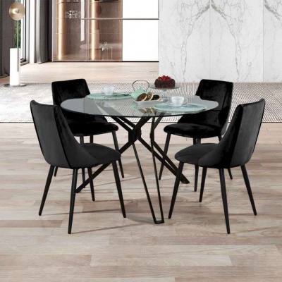 Mesa redonda de vidro com cadeiras pretas estofadas em ambiente interior moderno