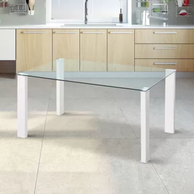 Mesa de vidro com patas brancas numa cozinha moderna