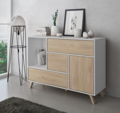 Aparador moderno branco com portas em madeira clara e decoração minimalista