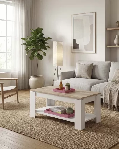 Mesa de centro retangular com tampo de madeira clara e estrutura branca numa sala de estar minimalista.