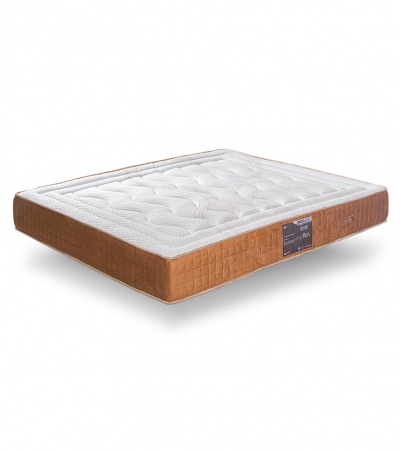 Colchão branco acolchoado com laterais castanhas e etiqueta