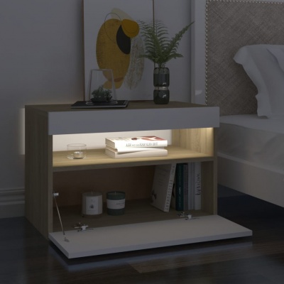 Mesa de cabeceira moderna em madeira clara e branca com prateleira iluminada e decoração