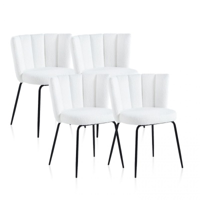 Conjunto de quatro cadeiras brancas com estofado texturizado e pés metálicos pretos