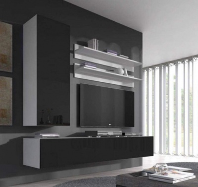 Móvel suspenso preto e branco com TV LG, prateleiras e janela com persianas verticais