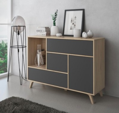 Móvel de arrumação em madeira clara e cinzento num ambiente interior moderno