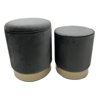 Dois pufes cilíndricos de veludo cinzento com base dourada
