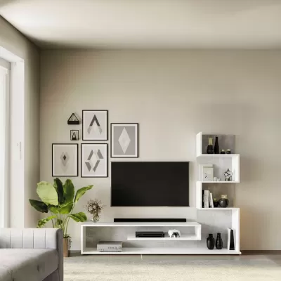 Móvel de TV branco e cinza com decoração moderna e quadros geométricos na parede cinza