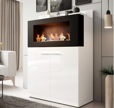 Lareira elétrica com moldura preta numa mobília branca lacada numa sala moderna