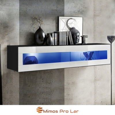 Móvel suspenso com porta de vidro azul e decoração em sala moderna