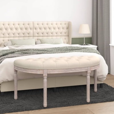 Banco oval estofado bege com pernas brancas envelhecidas em quarto com cama e cabeceira bege