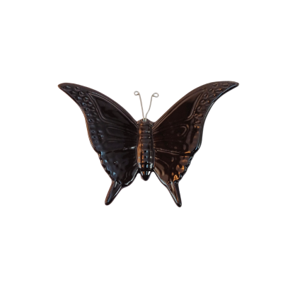 Borboleta decorativa metálica preta com textura brilhante