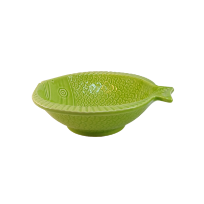 Taça verde em cerâmica em forma de peixe com textura de escamas
