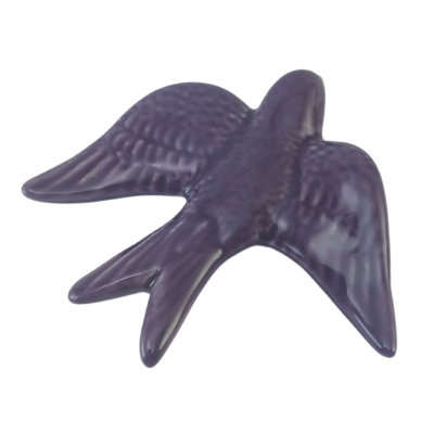 Escultura de passarinho roxo brilhante em cerâmica