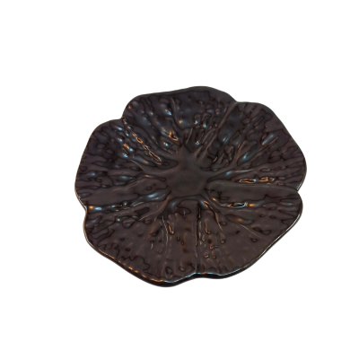Prato decorativo em forma de folha castanha com relevo