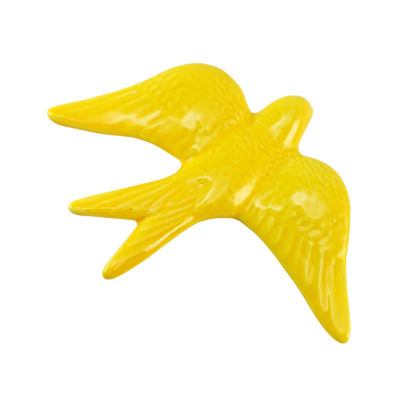 Figura decorativa amarela em forma de pássaro com textura