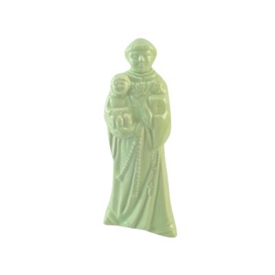 Estátua cerâmica verde claro de figura religiosa com criança e rosário