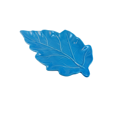 Prato decorativo azul em forma de folha