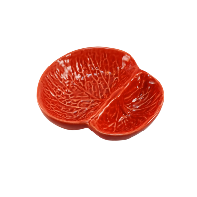 Prato decorativo vermelho com textura de folha e dois compartimentos