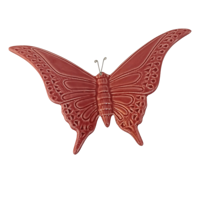 Borboleta decorativa vermelha em cerâmica com relevo e antenas metálicas