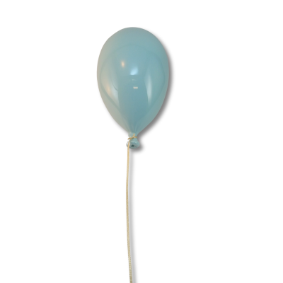 Balão azul claro com cordão branco