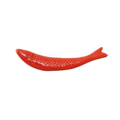 Prato decorativo em forma de peixe vermelho em cerâmica