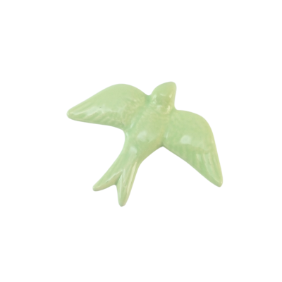 Figura decorativa verde claro em forma de pardal com asas abertas