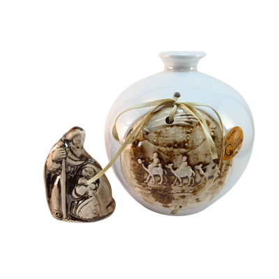 Frasco branco decorativo com figura de pastor em cerâmica castanha.