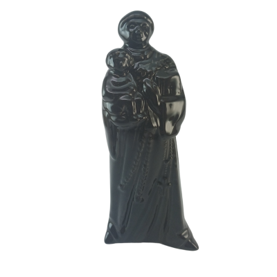 Estátua preta religiosa com criança e terço