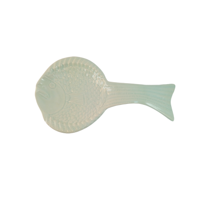Prato decorativo azul pastel em forma de peixe com textura