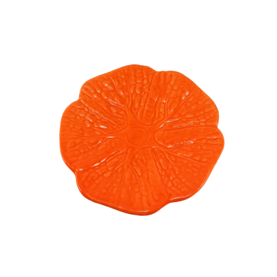 Prato de cerâmica laranja em forma de flor