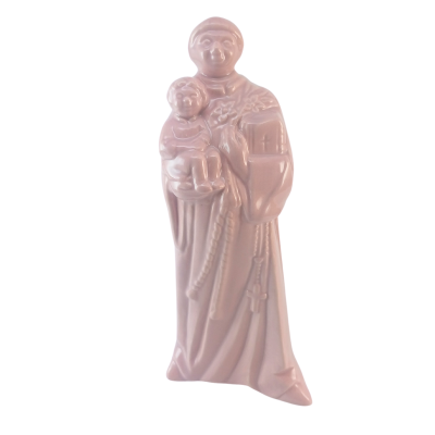 Estátua cerâmica rosa de santo com criança em fundo branco