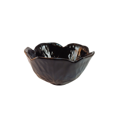 Taça decorativa de cerâmica preta com bordas em forma de flor