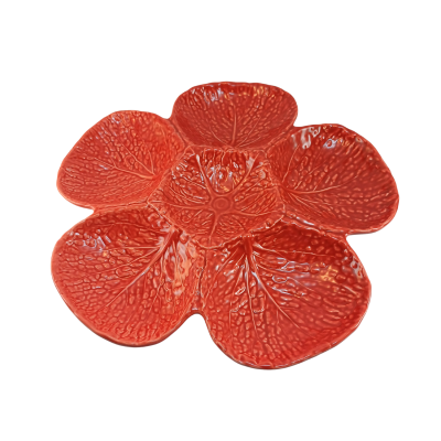 Prato decorativo vermelho em cerâmica com formato de flor
