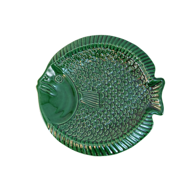 Prato verde de cerâmica em forma de peixe com detalhes em escamas