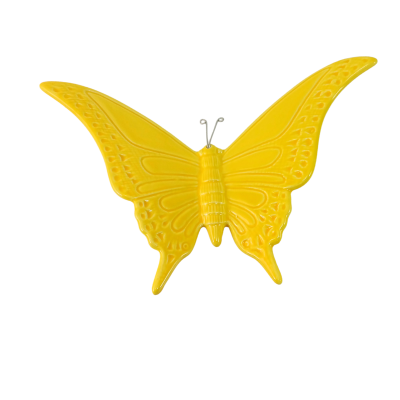 Borboleta decorativa amarela em cerâmica com relevo