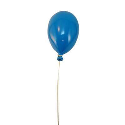 Balão azul de látex com corda amarela