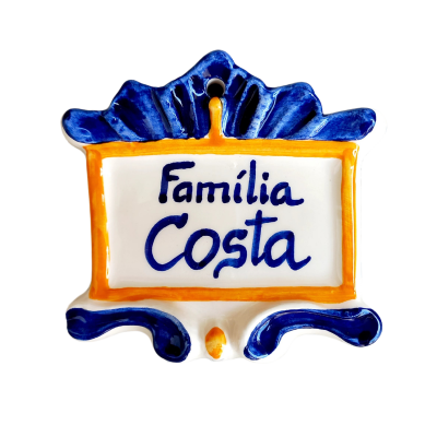 Placa de cerâmica com texto Familia Costa em azul e moldura azul e dourada