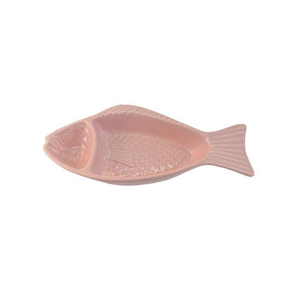 Prato rosa em forma de peixe com textura detalhada