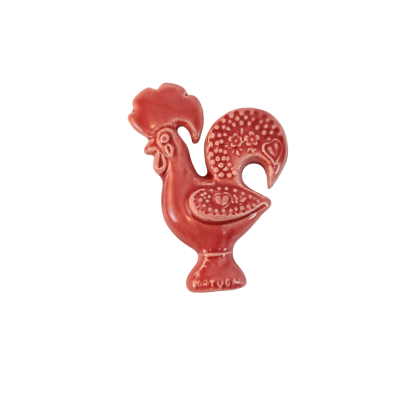 Figura decorativa de cerâmica em forma de galo vermelha com detalhes florais e base gravada