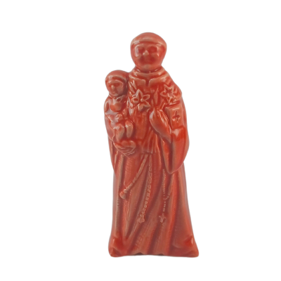 Estatueta vermelha de São António com o Menino Jesus