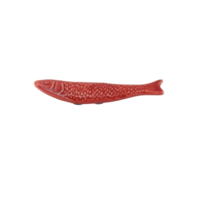 Peixe cerâmico vermelho decorativo com textura de escamas